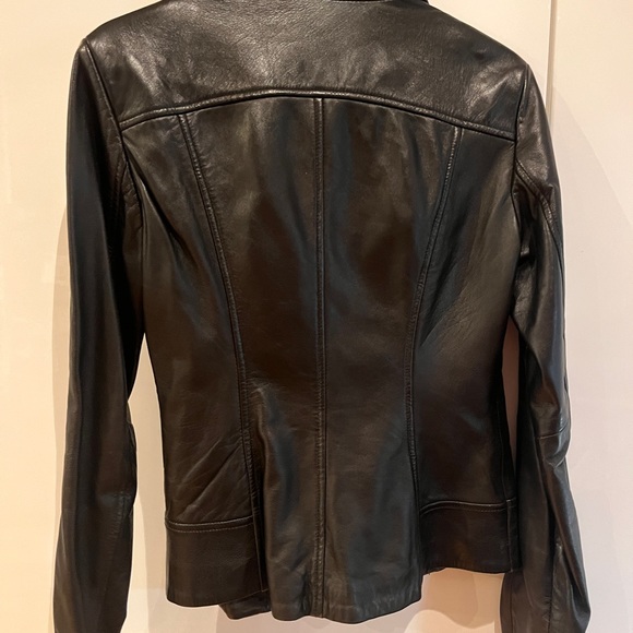 Asymmetrical Danier leather jacket, size XS, barely worn - Picture 4 of 5